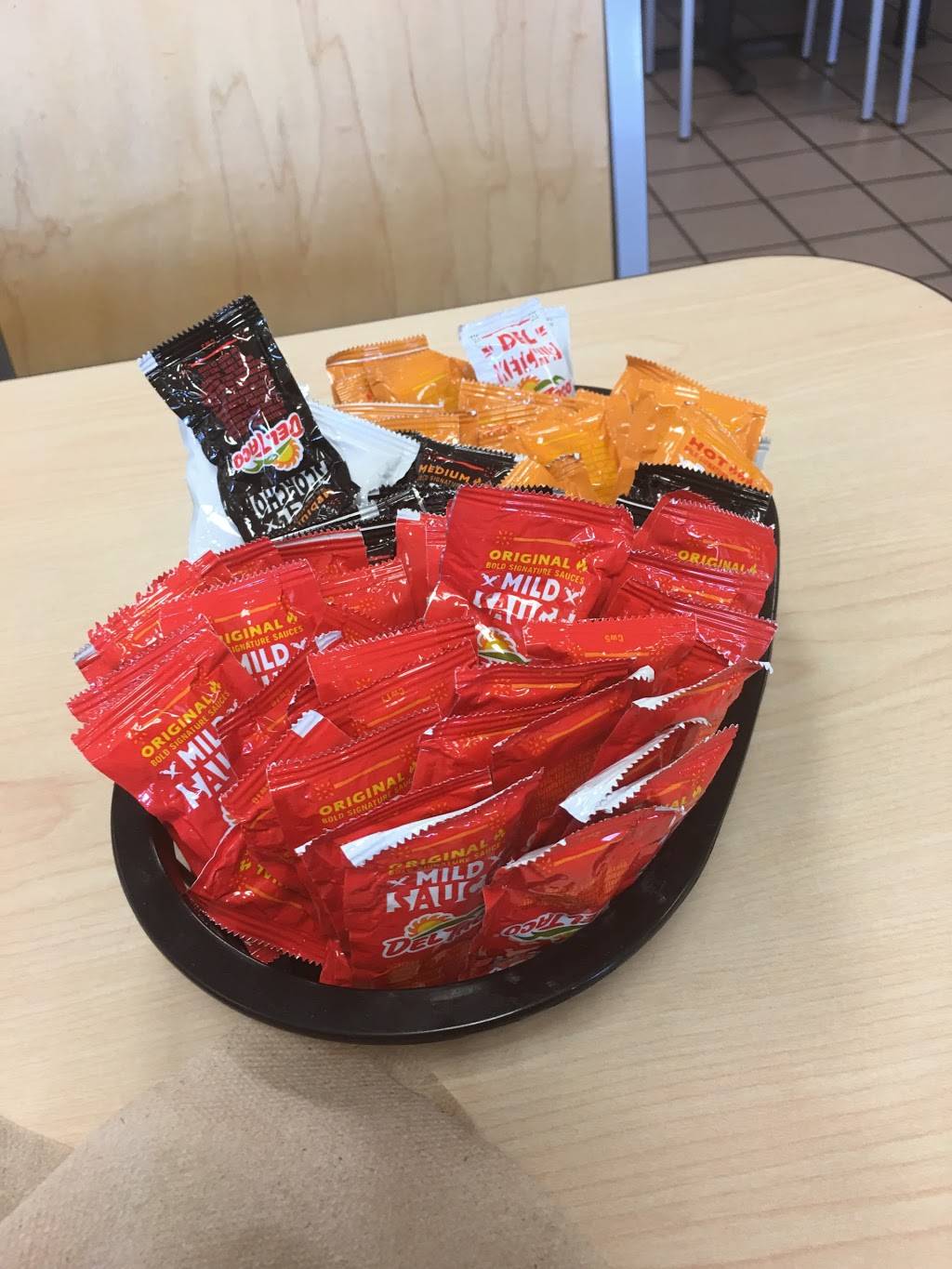 Del Taco | meal takeaway | 102 N Sunrise Way, Palm Springs, CA 92262, USA | 7603225143 OR +1 760-322-5143