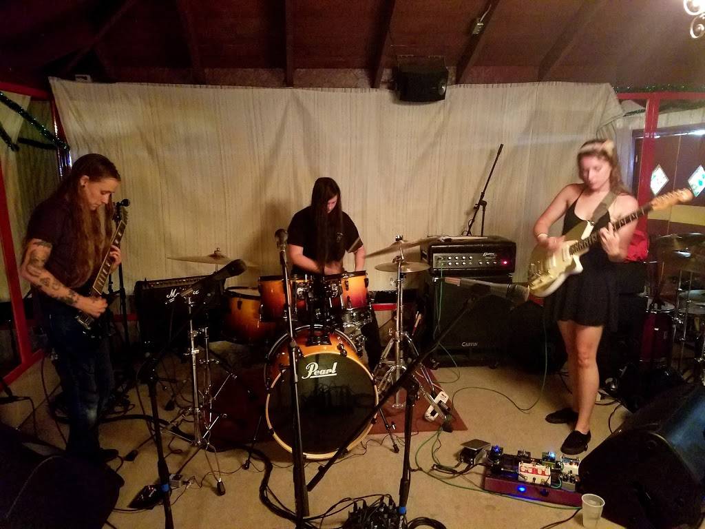 Toms Place | restaurant | 5027 S White Horse Pike, Egg Harbor City, NJ 08215, USA | 6099650075 OR +1 609-965-0075