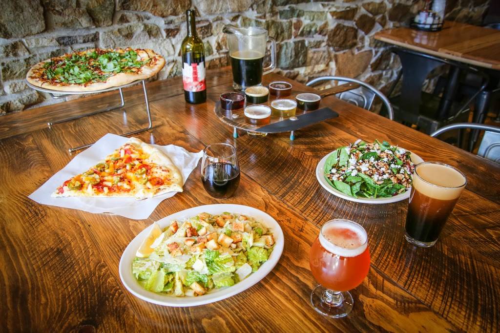 Petes Pizza & Tap House | restaurant | 114 W Main St, Grass Valley, CA 95945, USA | 5302749600 OR +1 530-274-9600