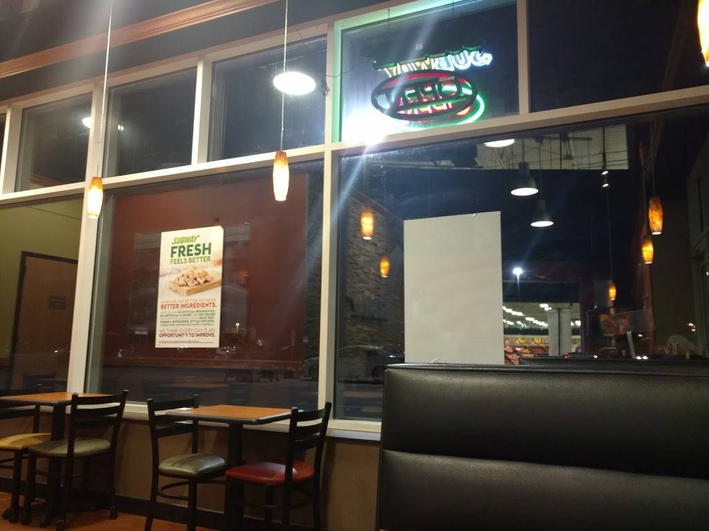 Subway | restaurant | 1800 Holton Rd, Muskegon, MI 49445, USA | 2317192020 OR +1 231-719-2020