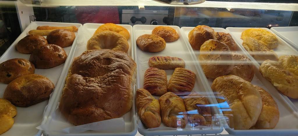 Antojitos y algo más | restaurant | 154 Walnut St, Reading, PA 19601, USA | 6108984662 OR +1 610-898-4662