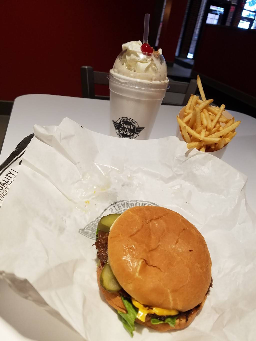 Steak n Shake | restaurant | 400 E 2nd St, Bloomsburg, PA 17815, USA | 5703892600 OR +1 570-389-2600