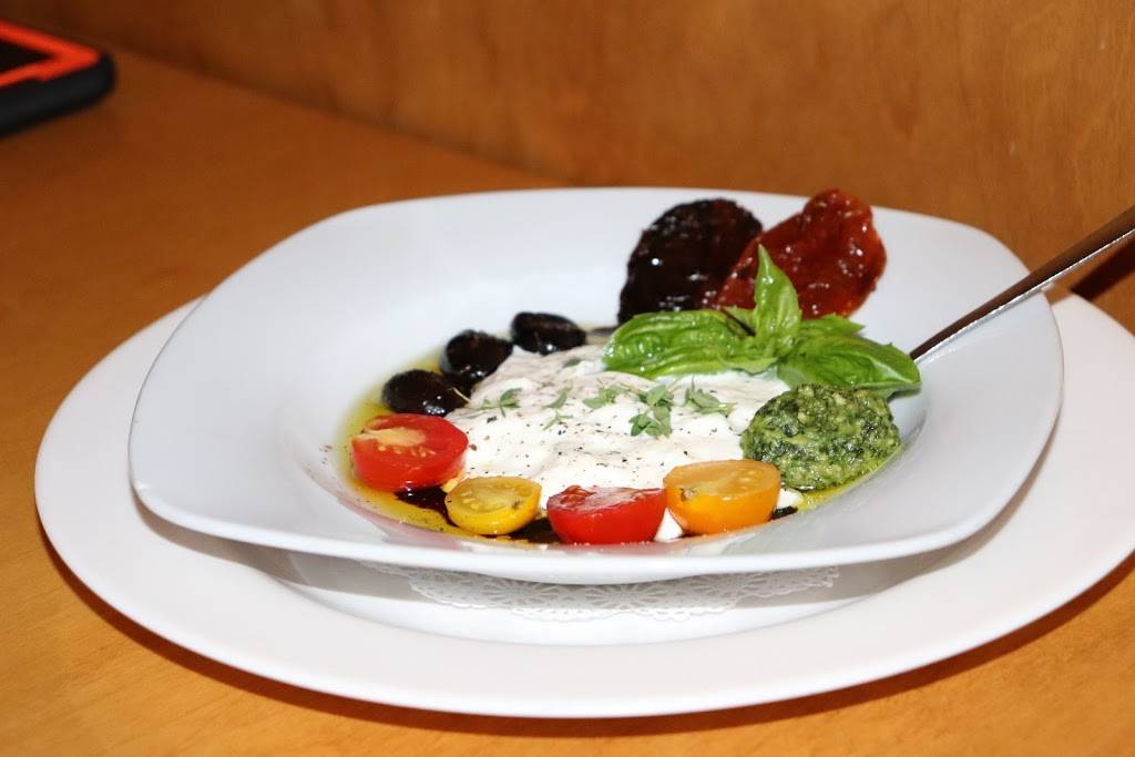 Perrones Restaurant | restaurant | 13302 Ocean Hwy, Pawleys Island, SC 29585, USA | 8432359193 OR +1 843-235-9193