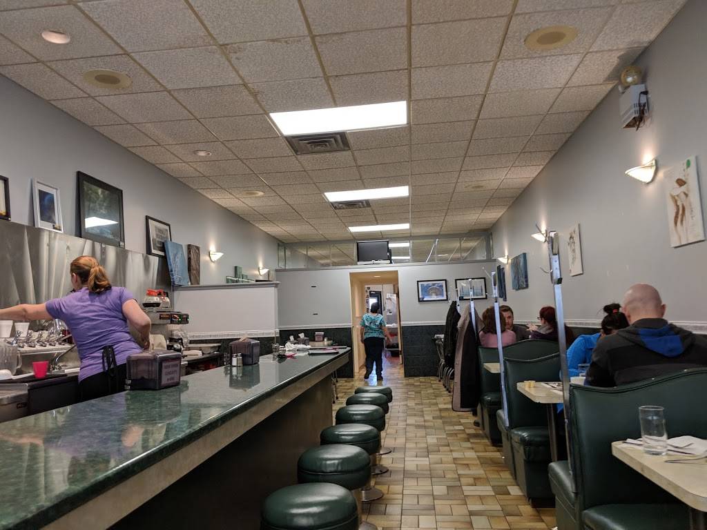 The Deluxe Restaurant | restaurant | 51 Talbot St N, Essex, ON N8M 1A3, Canada | 5197768112 OR +1 519-776-8112