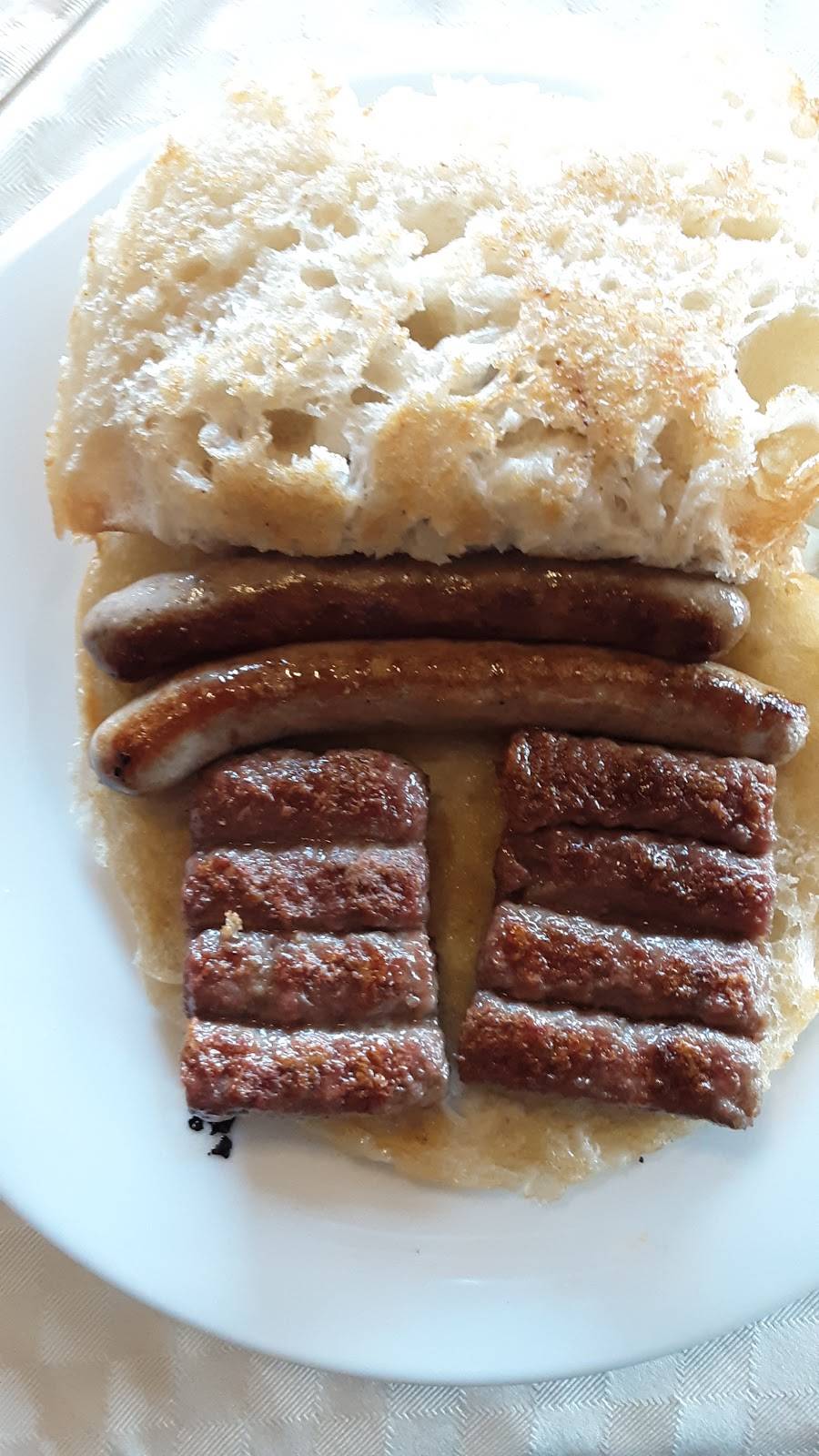 Sarajevo Restaurant | restaurant | 2701 W Lawrence Ave, Chicago, IL 60625, USA | 7732755310 OR +1 773-275-5310