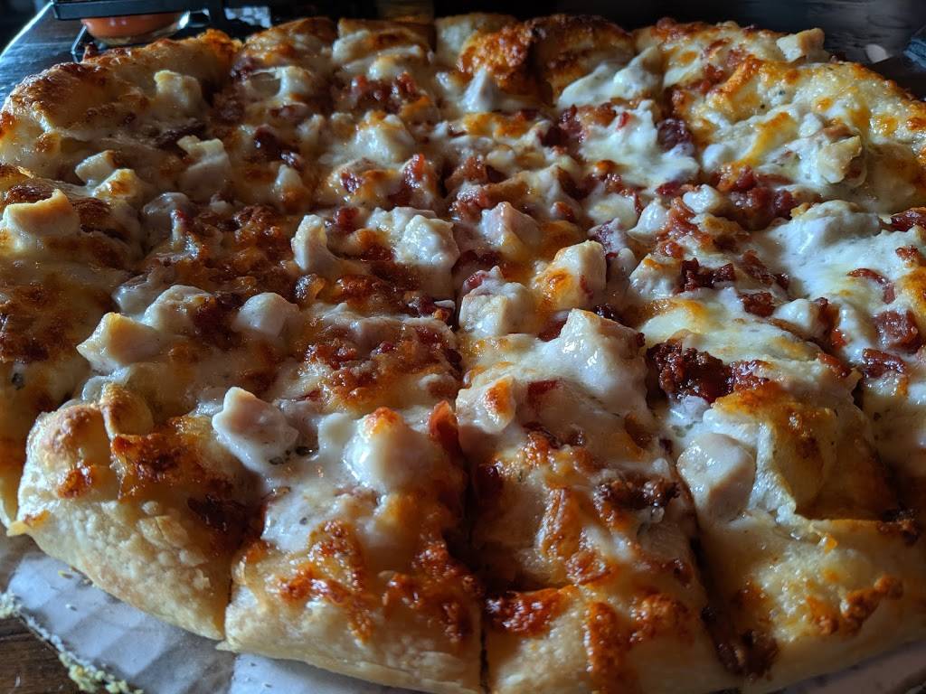 Knuckles Pizza | restaurant | 1719 W Woodside Dr, Dunlap, IL 61525, USA | 3092435900 OR +1 309-243-5900