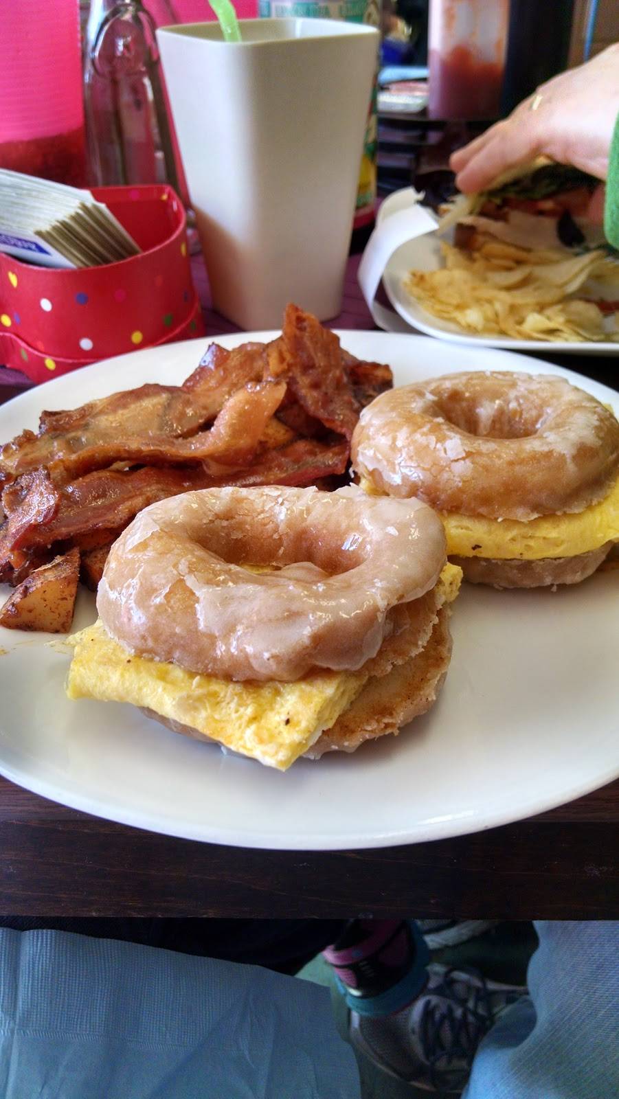 The Purple Rooster Cafe | restaurant | 105 South St, Plainville, MA 02762, USA | 5083161550 OR +1 508-316-1550