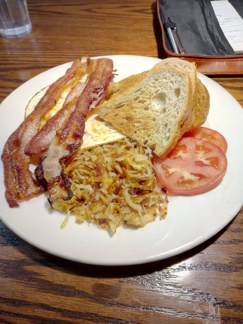 Lucky Dice Restaurant | restaurant | 2868 Lake Shore Blvd W, Etobicoke, ON M8V 1J2, Canada | 4162514033 OR +1 416-251-4033