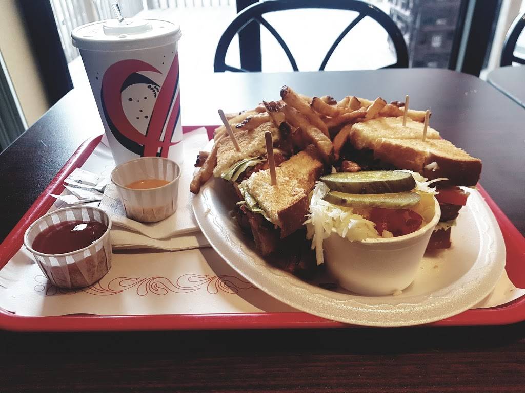 NDG HotDog & Pizzeria | restaurant | 7363 Rue Sherbrooke Ouest, Montréal, QC H4B 1R7, Canada | 5144888787 OR +1 514-488-8787