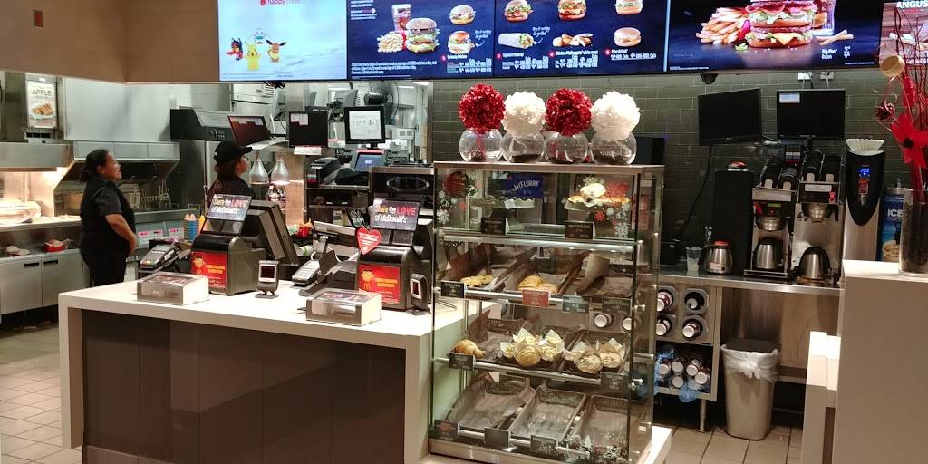McDonalds | cafe | 9989 Bayview Ave, Richmond Hill, ON L4C 9W4, Canada | 9057705301 OR +1 905-770-5301