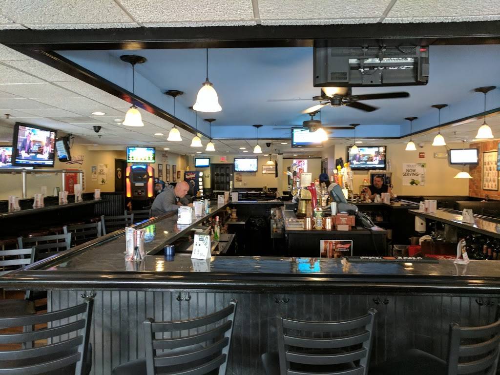 Alumni Restaurant & Bar | restaurant | 391 East Central Street, Franklin, MA 02038, USA | 5085288804 OR +1 508-528-8804