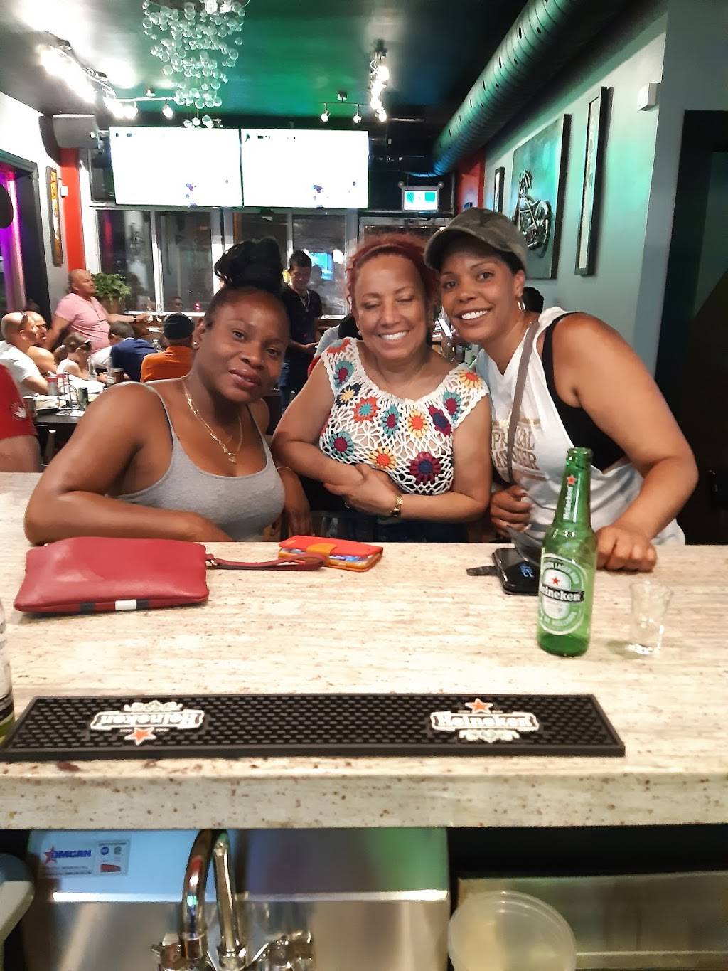 Jasmins grill | restaurant | 1824 Jane St, York, ON M9N 2T3, Canada | 4162449007 OR +1 416-244-9007