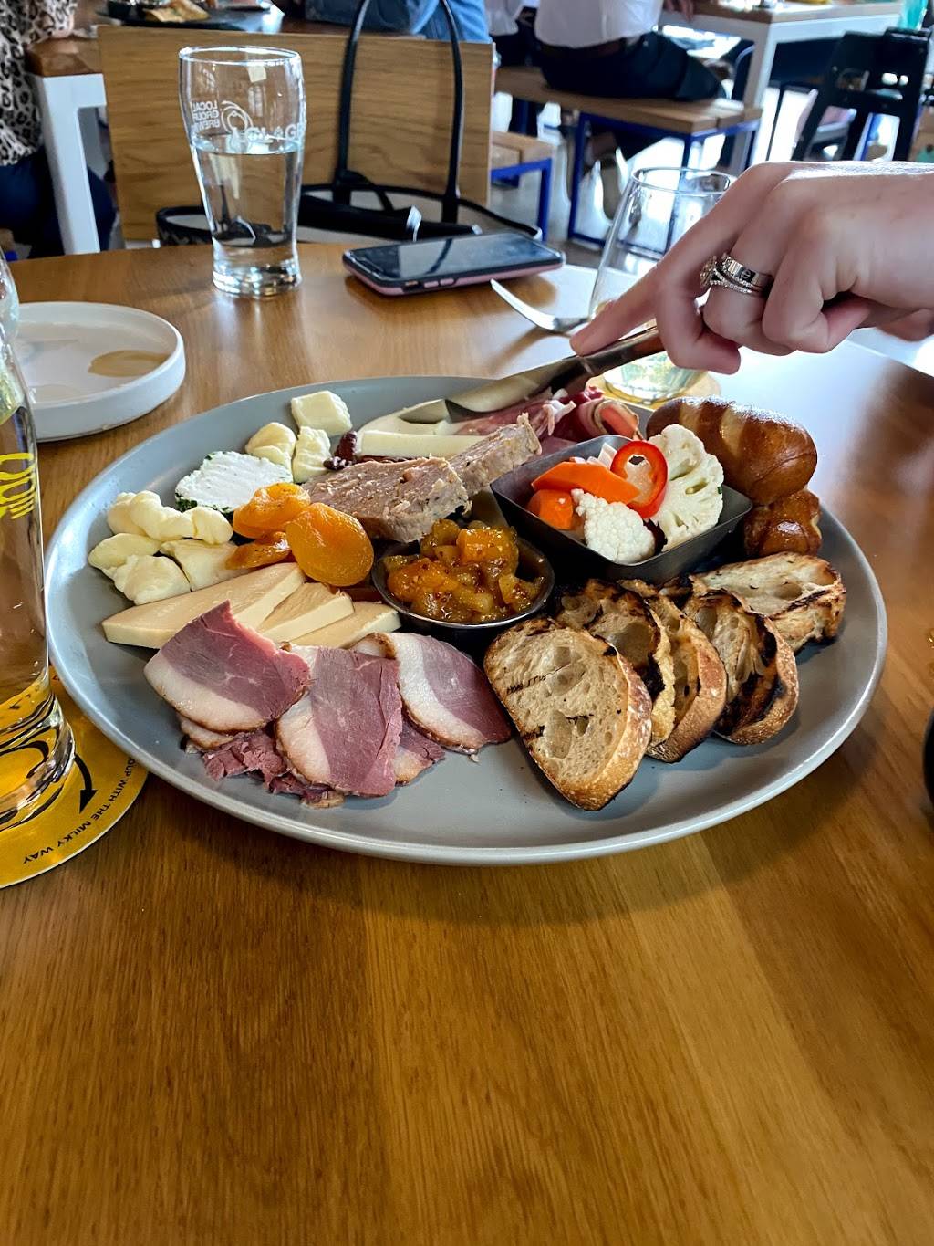 Local Group Brewing | restaurant | 1504 Chapman St, Houston, TX 77009, USA | 7134291884 OR +1 713-429-1884