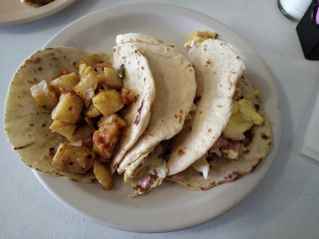 La Puntada Restaurant | restaurant | 117 Goliad Rd, San Antonio, TX 78223, USA | 2105339997 OR +1 210-533-9997