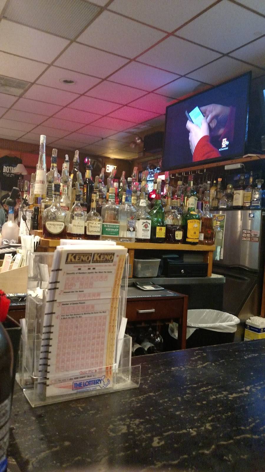 Difillipos Brick Yard Bar & Grill | restaurant | 163 Blossom St, Lynn, MA 01902, USA | 7815959468 OR +1 781-595-9468