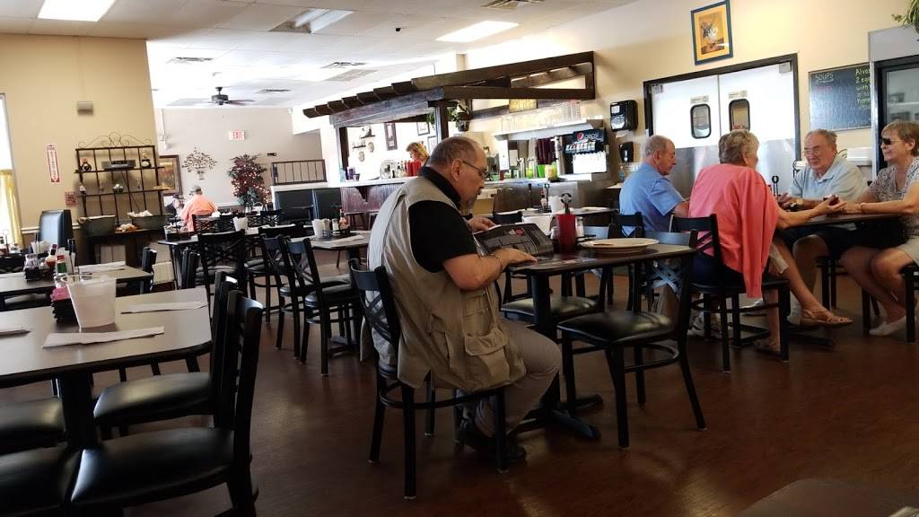 Alvaros Family Restaurant | restaurant | 14512 Tamiami Trail, North Port, FL 34287, USA | 9414263619 OR +1 941-426-3619