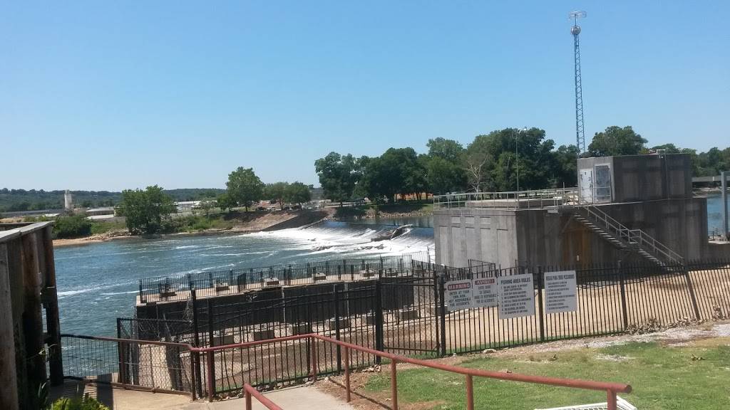 Best Dam Steakhouse | restaurant | 50 Riverbank Rd, Batesville, AR 72501, USA | 8707937000 OR +1 870-793-7000