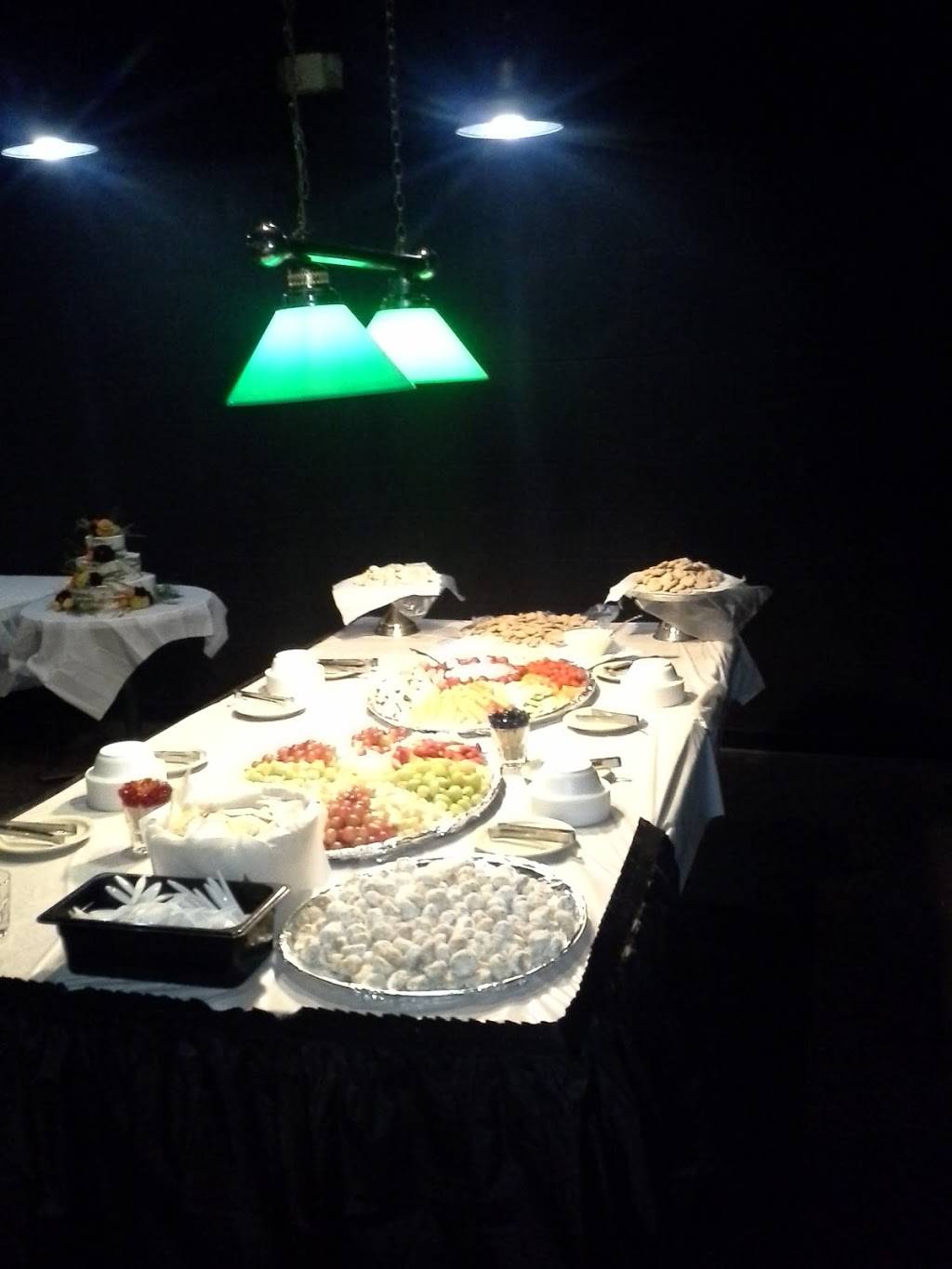 Ruggers Up & Under | restaurant | 711 W Michigan Ave, Kalamazoo, MI 49007, USA | 2693731412 OR +1 269-373-1412