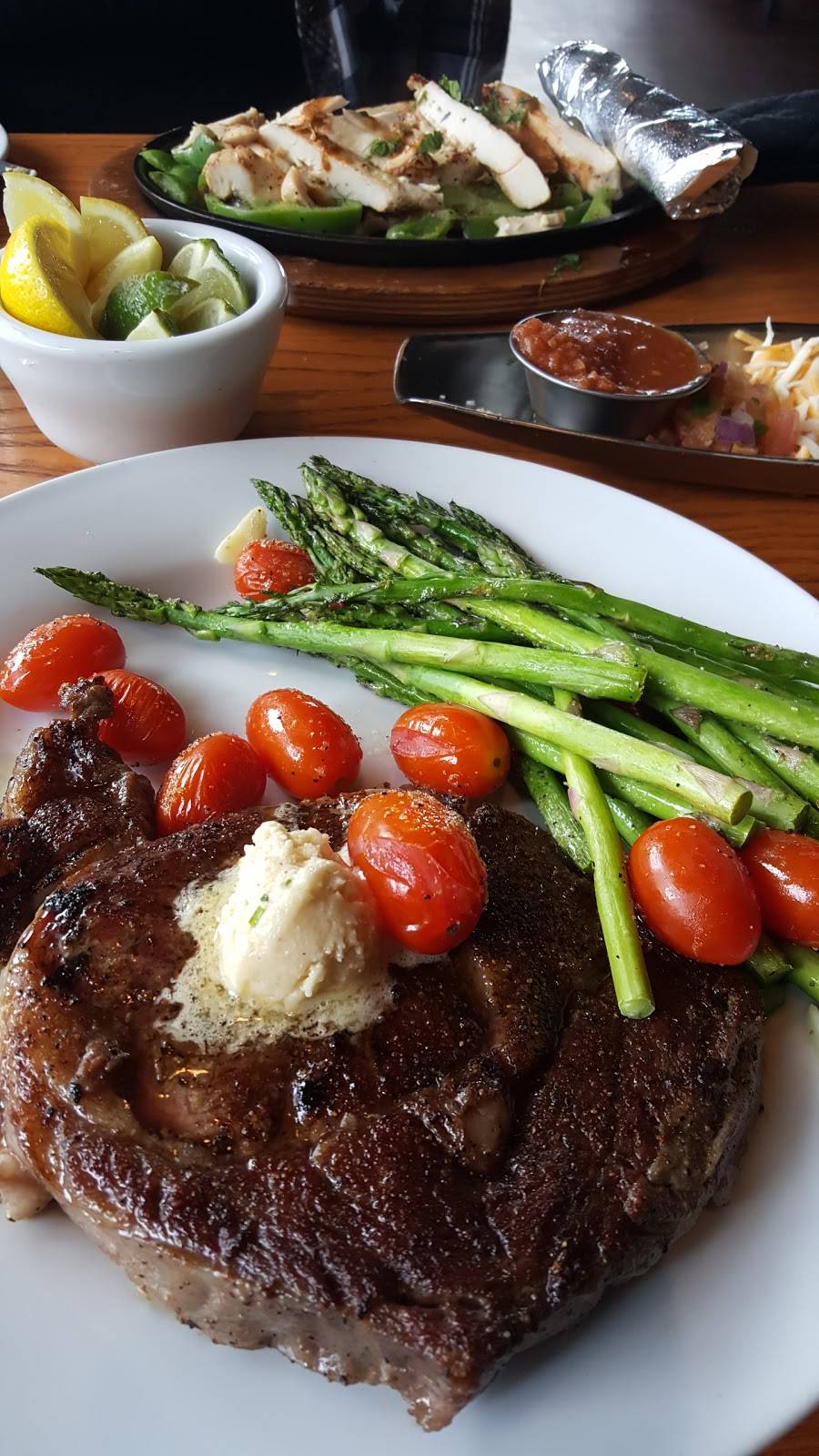 Chilis Grill & Bar | meal takeaway | 15252 Summit Ave, Fontana, CA 92336, USA | 9096467779 OR +1 909-646-7779