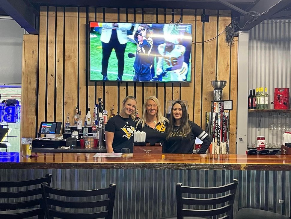 The Happy Badger Sports Pub | restaurant | 100 Center Ice Dr, Delmont, PA 15626, USA | 7244614305 OR +1 724-461-4305