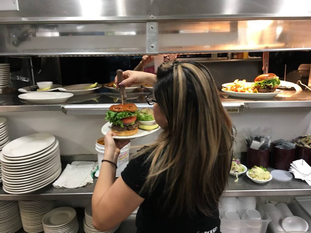 Rusty Bull | restaurant | 13685 John Glenn Rd, Apple Valley, CA 92308, USA | 7609617979 OR +1 760-961-7979