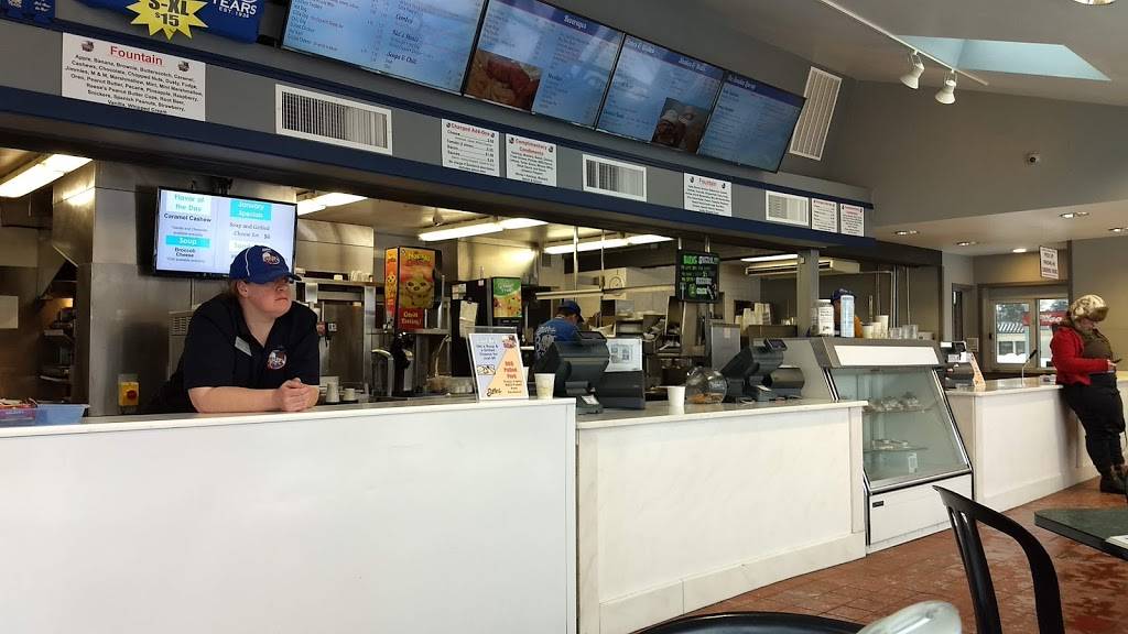 Gilles Frozen Custard | restaurant | 7515 W Bluemound Rd, Milwaukee, WI 53213, USA | 4144534875 OR +1 414-453-4875