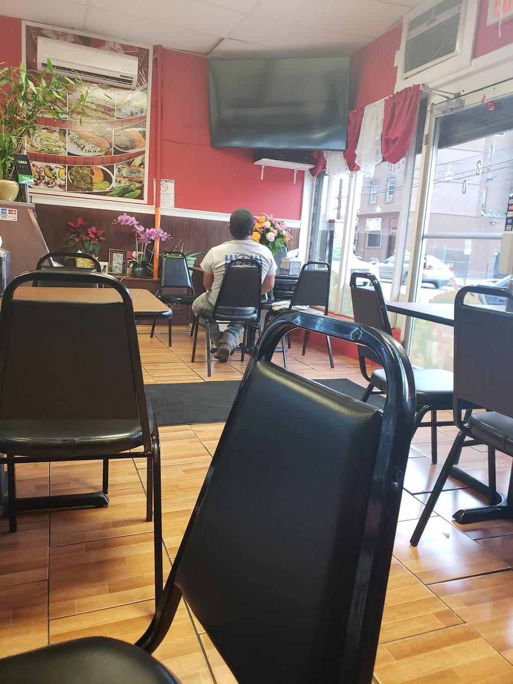 Don Lalo | restaurant | 120 President St, Passaic, NJ 07055, USA | 9739554424 OR +1 973-955-4424