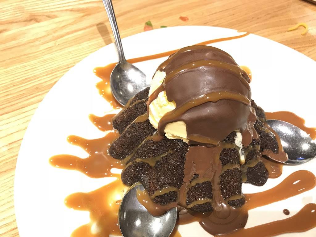 Chilis Grill & Bar | meal takeaway | 2891 S Veterans Pkwy, Springfield, IL 62704, USA | 2175468505 OR +1 217-546-8505