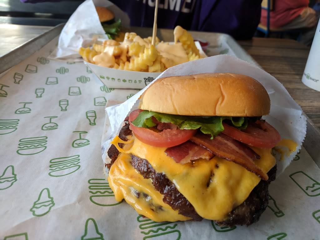 Shake Shack | restaurant | 1570 Union Tpke, North New Hyde Park, NY 11040, USA | 5166342010 OR +1 516-634-2010