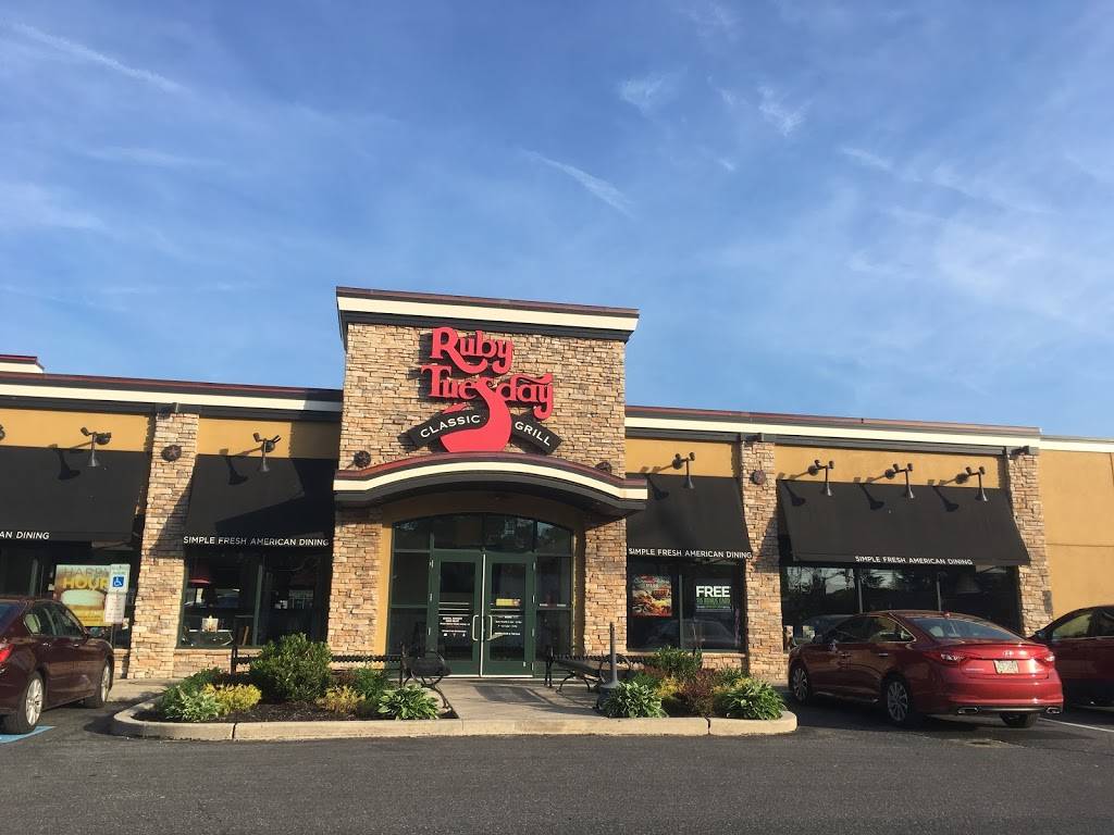 Ruby Tuesday | restaurant | 2650 MacDade Boulevard, Holmes, PA 19043, USA | 6105833791 OR +1 610-583-3791