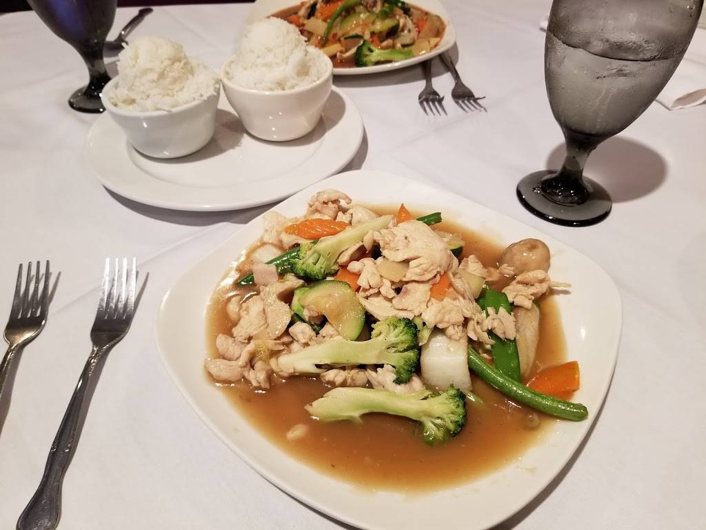 Thai Tradition | restaurant | 650 N Carriage Pkwy, Wichita, KS 67208, USA | 3166871500 OR +1 316-687-1500