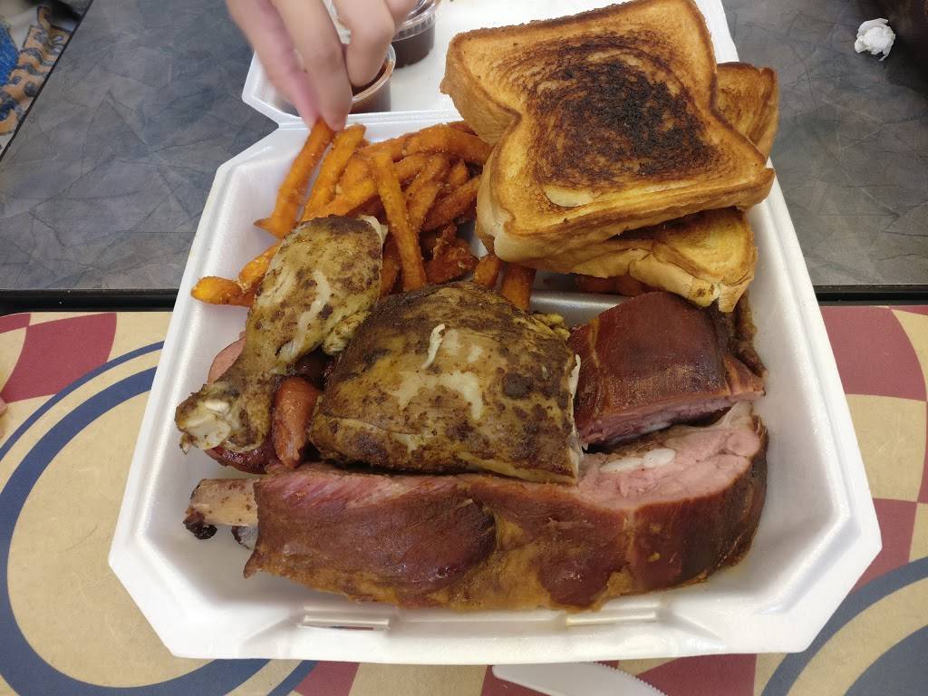 Smokin Bones BBQ | restaurant | 3003 E Abram St, Arlington, TX 76010, USA | 8174229633 OR +1 817-422-9633