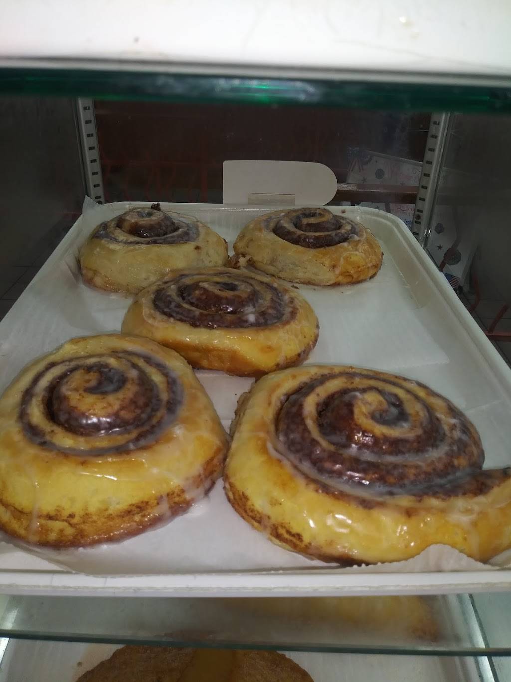 Tudors Biscuit World | restaurant | 3301 E Cumberland Rd, Bluefield, WV 24701, USA | 3043232333 OR +1 304-323-2333