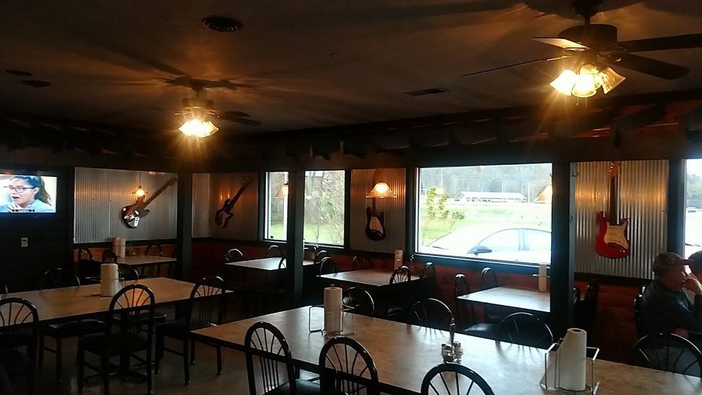 Lances Pizza & Subs | restaurant | 861 US-79, Dover, TN 37058, USA | 9312322353 OR +1 931-232-2353