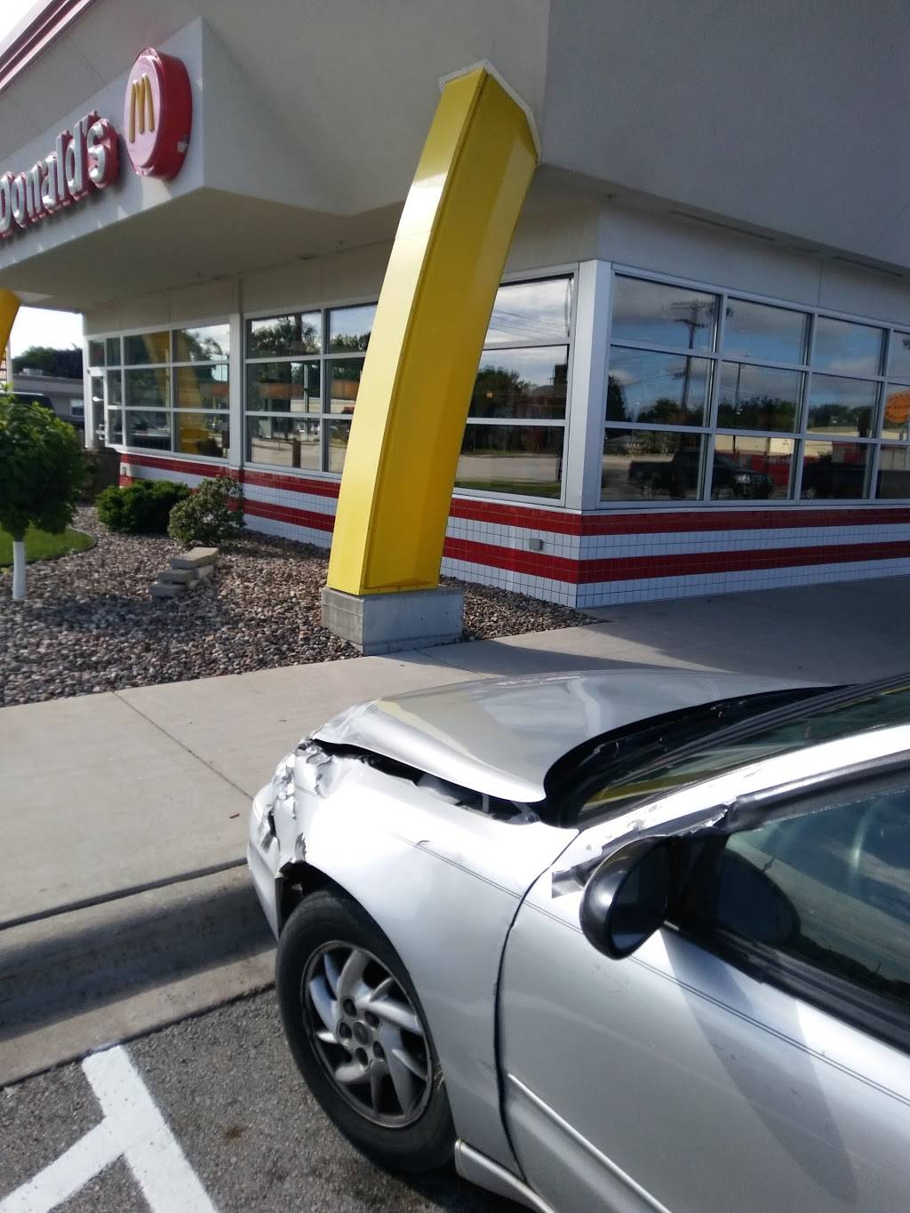 McDonalds | cafe | 1587 Shawano Ave, Green Bay, WI 54303, USA | 9204944472 OR +1 920-494-4472