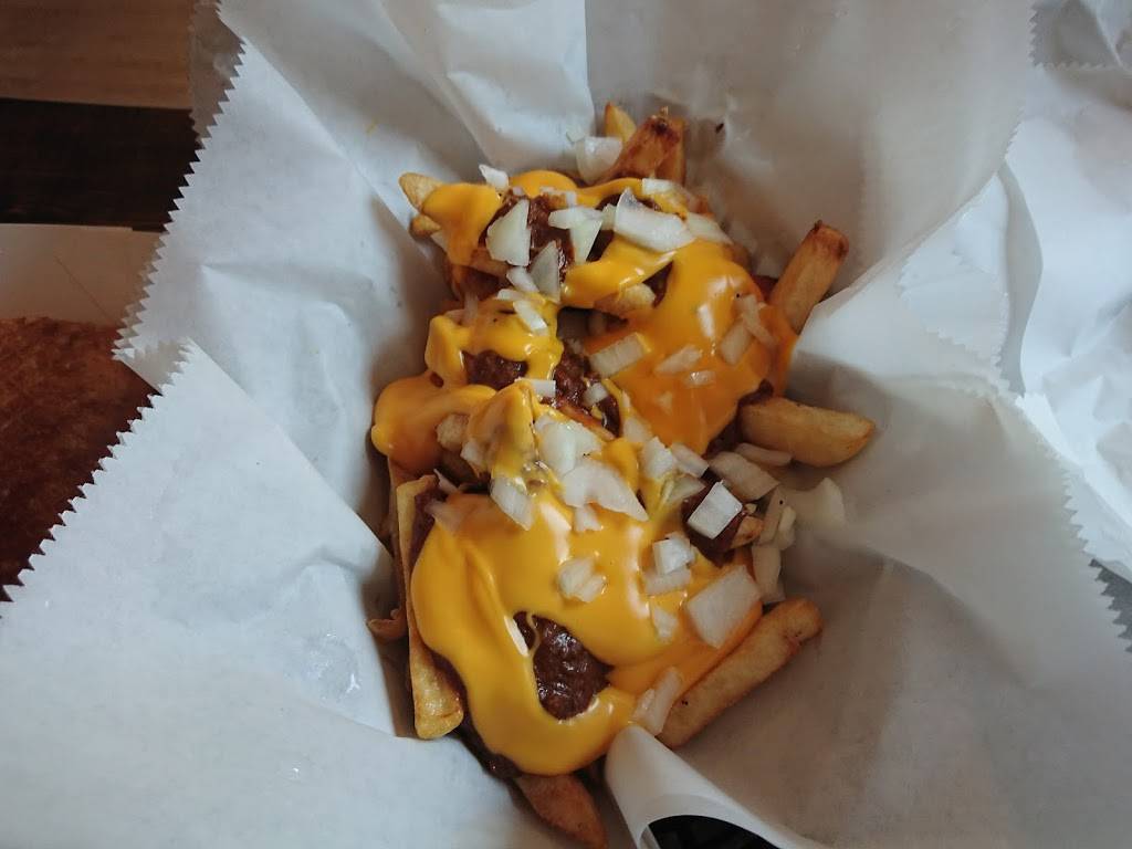 Windy City Red Hots | restaurant | 28 S King St, Leesburg, VA 20175, USA | 7036698606 OR +1 703-669-8606