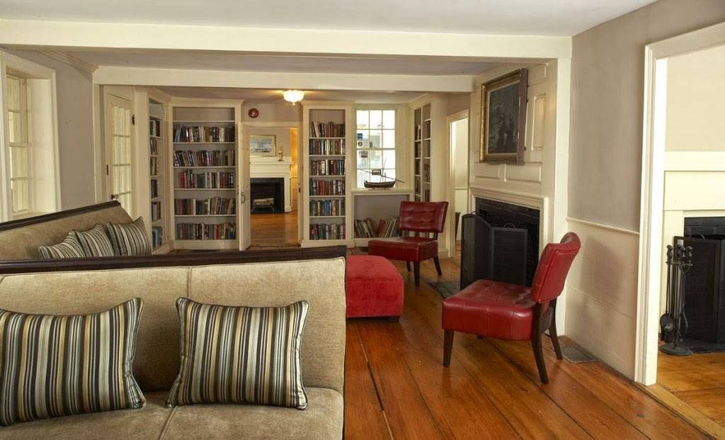 Mooncussers Tavern | restaurant | 86 Sisson Rd, Harwich Port, MA 02646, USA | 5084301230 OR +1 508-430-1230