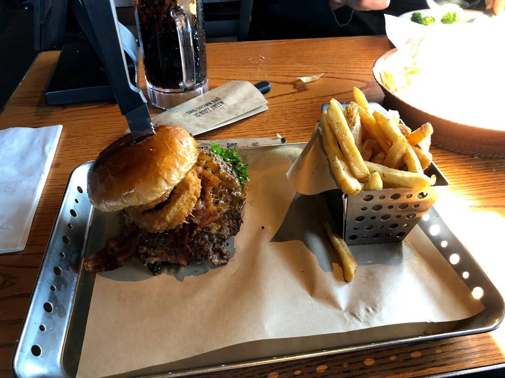 Chilis Grill & Bar | meal takeaway | 50 Middle Ave, Holtsville, NY 11742, USA | 6316543834 OR +1 631-654-3834