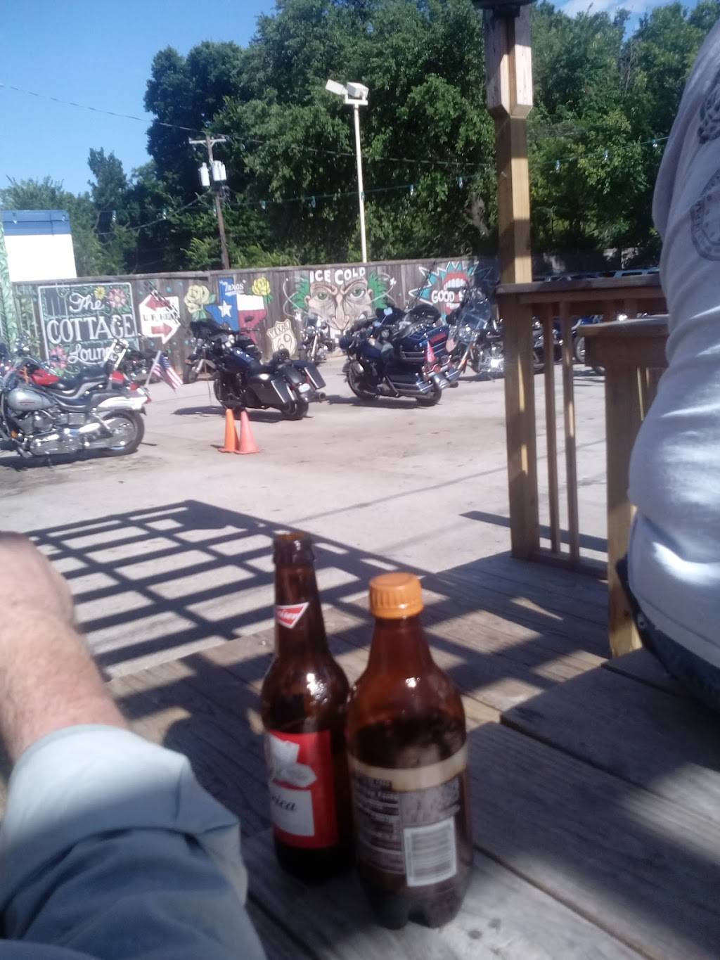 The Cottage Lounge | restaurant | 3006 W Northwest Hwy, Dallas, TX 75220, USA | 4697299626 OR +1 469-729-9626