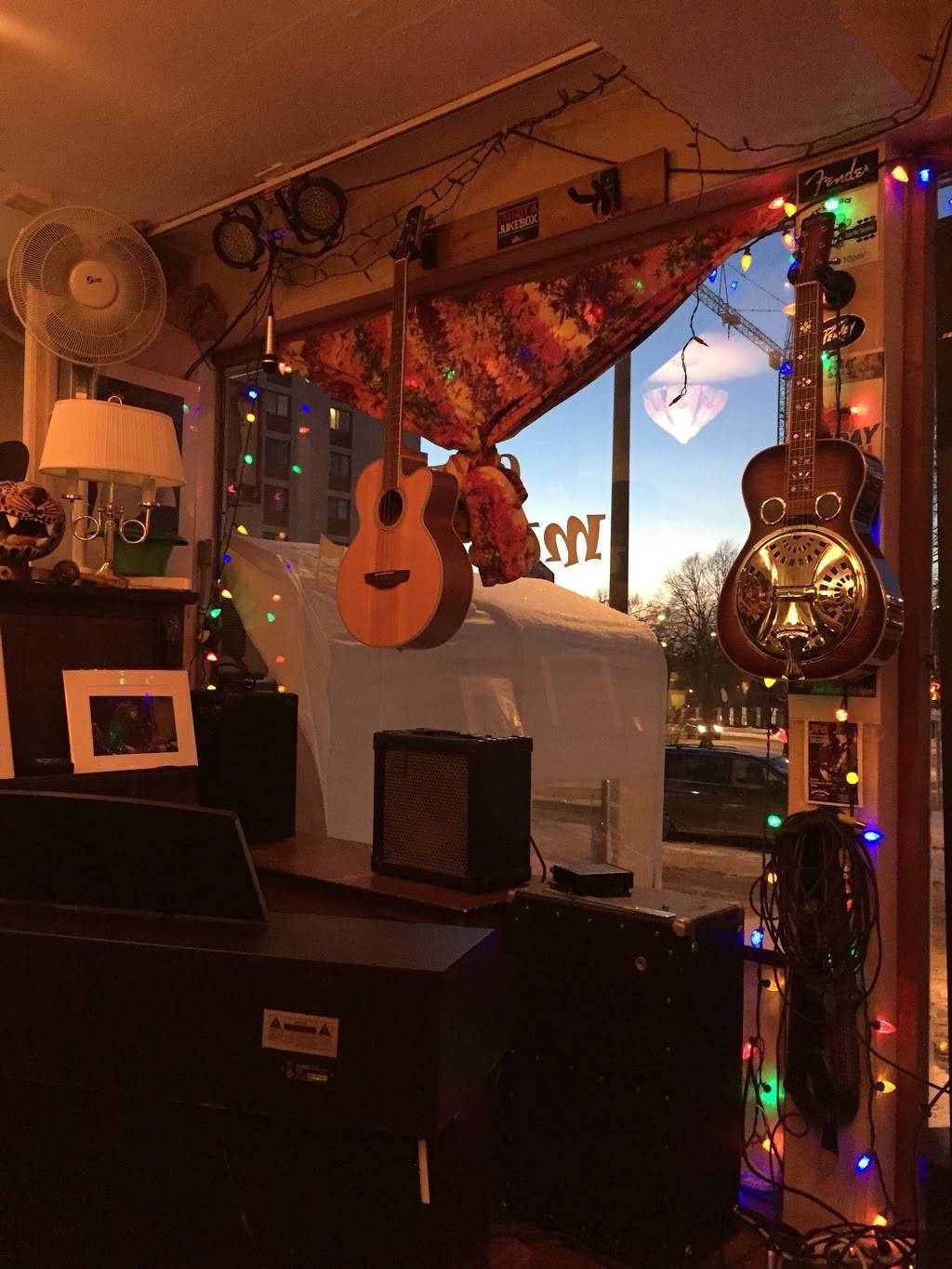 Mariposa | restaurant | 5434 Chemin de la Côte-Saint-Luc, Montréal, QC H3X 2C5, Canada | 5146995951 OR +1 514-699-5951