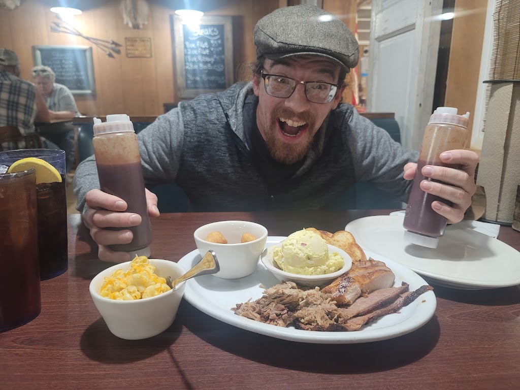 Bucks BBQ and Steakhouse & RV Park And Cabin Rental | restaurant | 1898 US-166 BUS, Sedan, KS 67361, USA | 6207255025 OR +1 620-725-5025