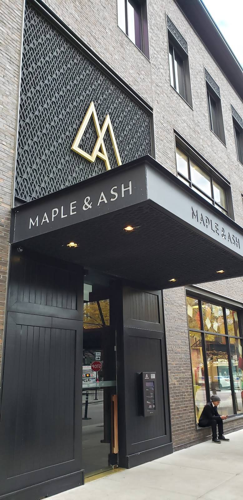 Maple & Ash | night club | 8 W Maple St, Chicago, IL 60610, USA | 3129448888 OR +1 312-944-8888