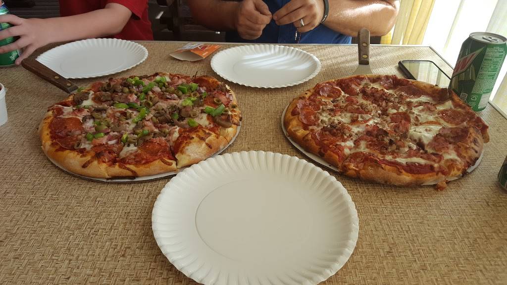 Papas Pizza | restaurant | 8812 Water St, Montague, MI 49437, USA | 2318932755 OR +1 231-893-2755