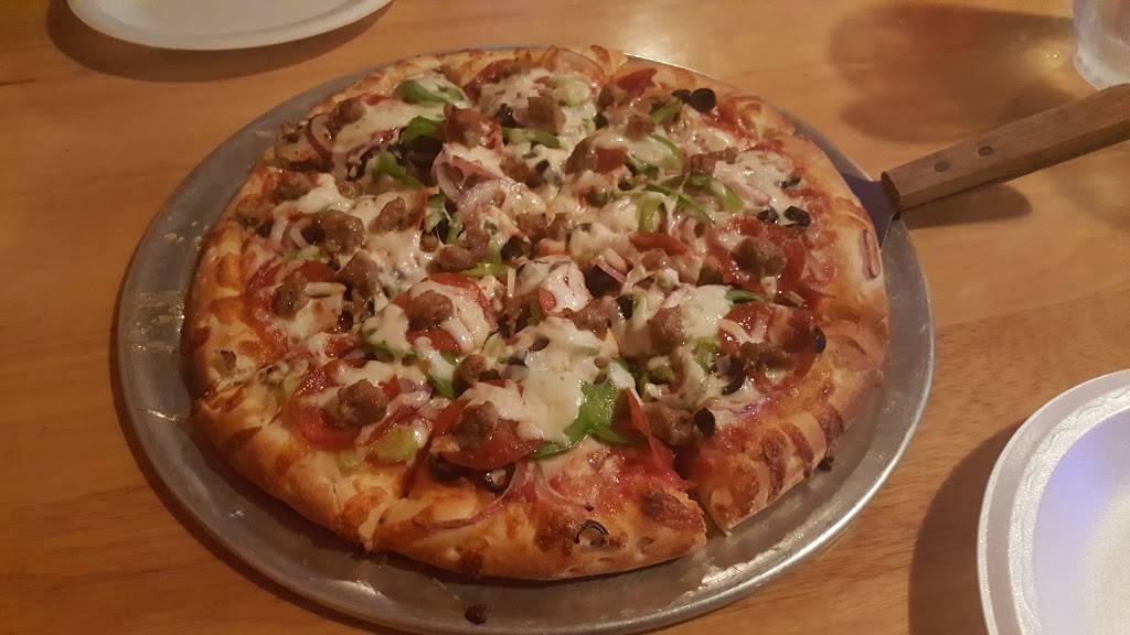 Fratellis Pizzeria | restaurant | 15065 Vista Rd, Helendale, CA 92342, USA | 7608436902 OR +1 760-843-6902