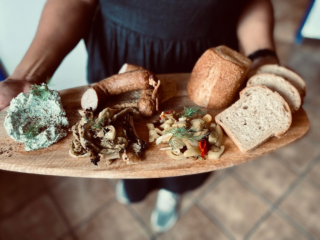 Fet-Fisk Restaurant and Bar | restaurant | 800 Mt Royal Blvd #9, Pittsburgh, PA 15223, USA | 4124650757 OR +1 412-465-0757