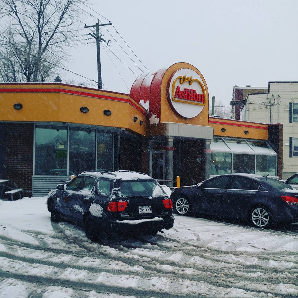 Chez Ashton | restaurant | 2690 1re Ave, Québec, QC G1L 3N5, Canada | 4186266584 OR +1 418-626-6584