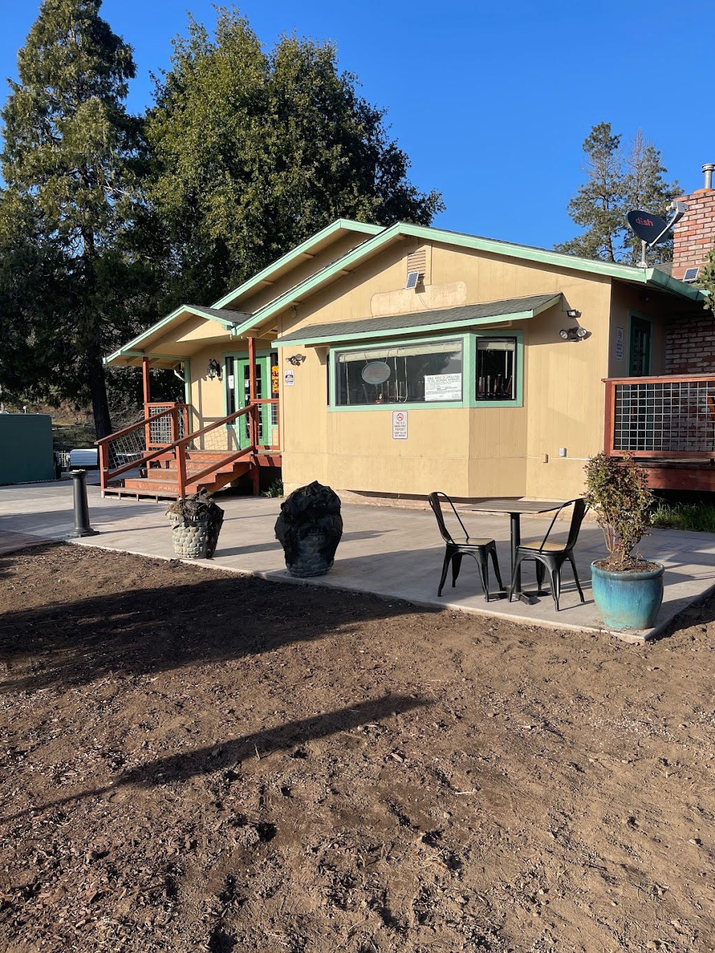 101 Grill & BBQ | restaurant | 44911 US-101, Laytonville, CA 95454, USA | 7079846888 OR +1 707-984-6888