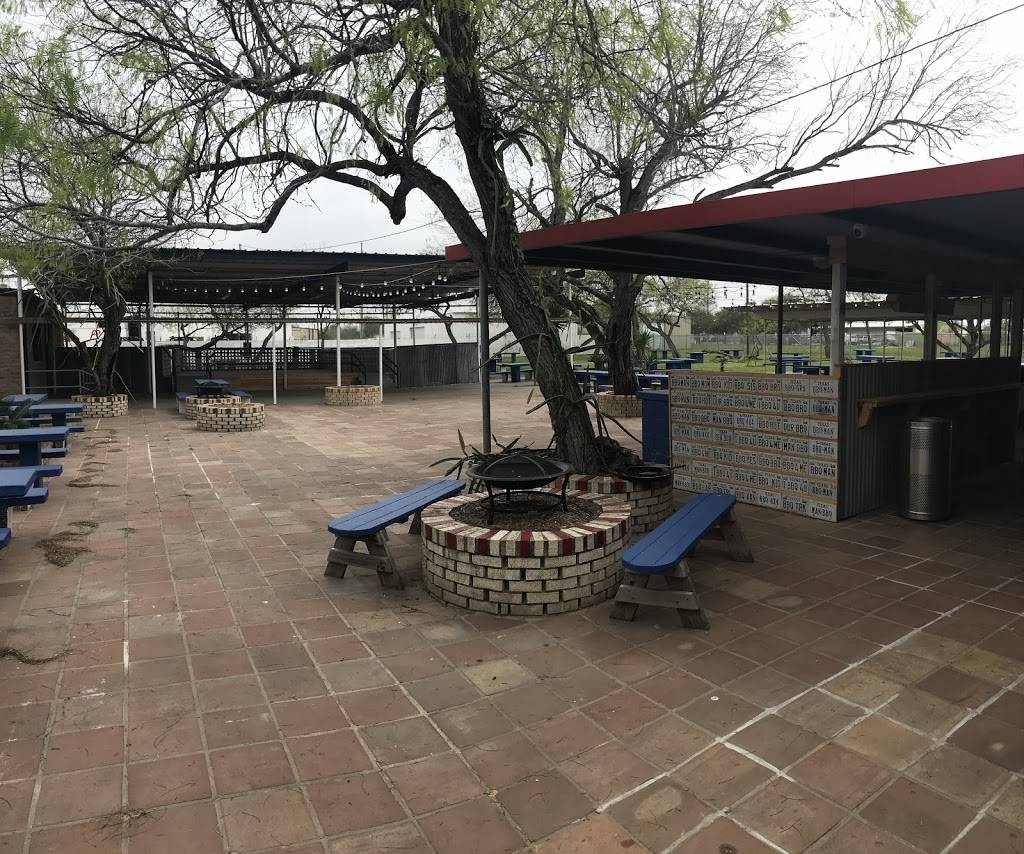 The Bar-B-Q Man Restaurant & Catering | restaurant | 4931 IH-37 South, Corpus Christi, TX 78408, USA | 3618884248 OR +1 361-888-4248