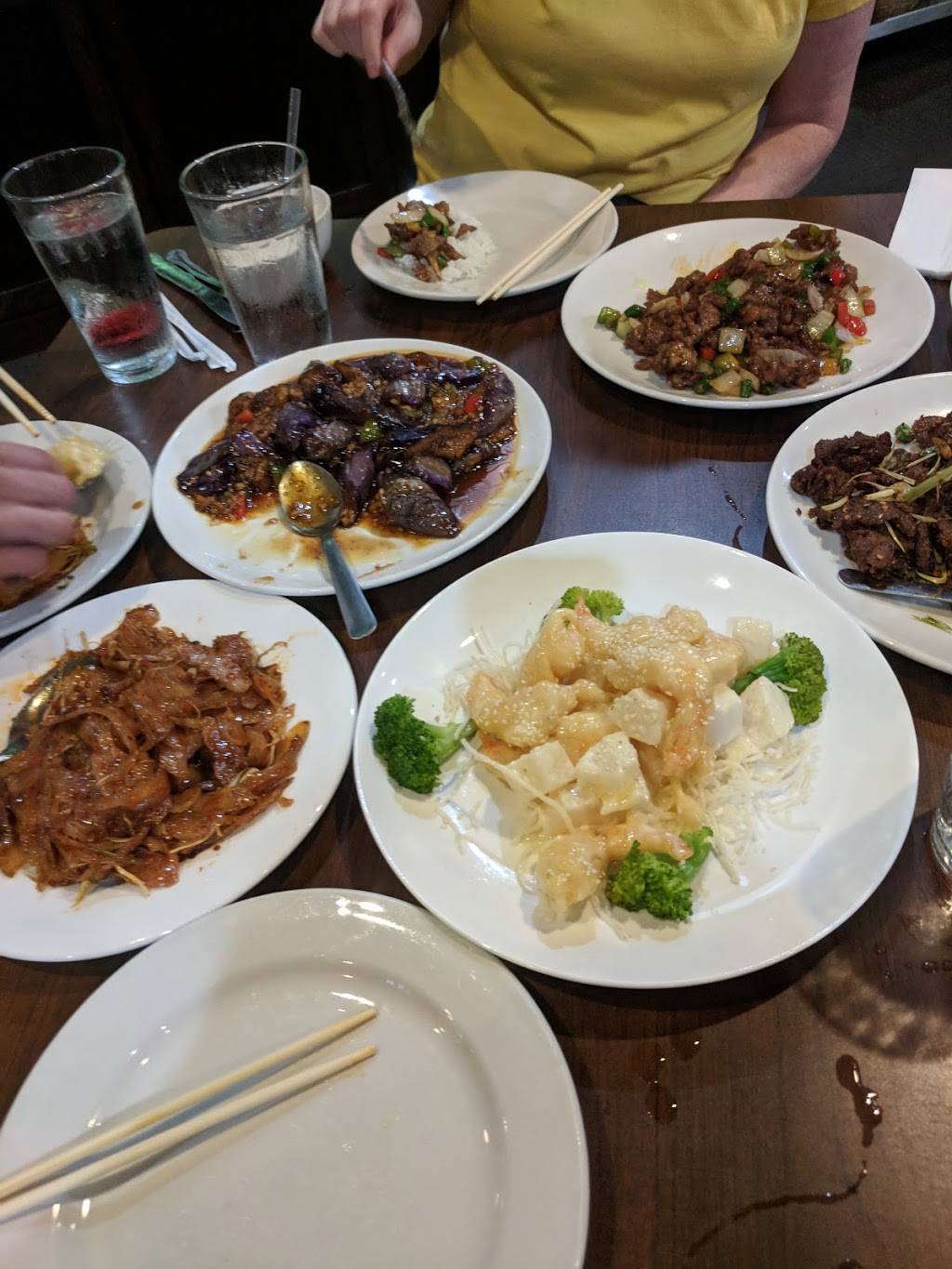 Gourmet Village: Chinese Restaurant | meal delivery | 4790 Hagadorn Rd, East Lansing, MI 48823, USA | 5173336666 OR +1 517-333-6666