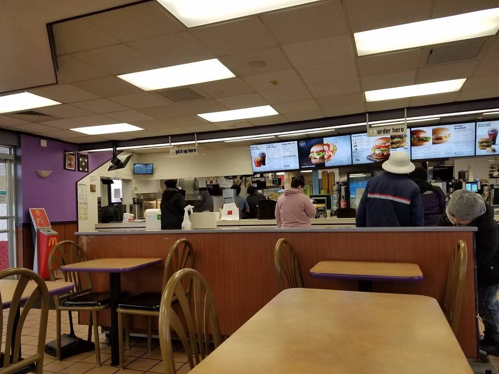 McDonalds | cafe | 1212 E Gun Hill Rd, Bronx, NY 10469, USA | 7187986196 OR +1 718-798-6196